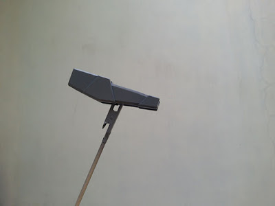 painting gundam spraycan